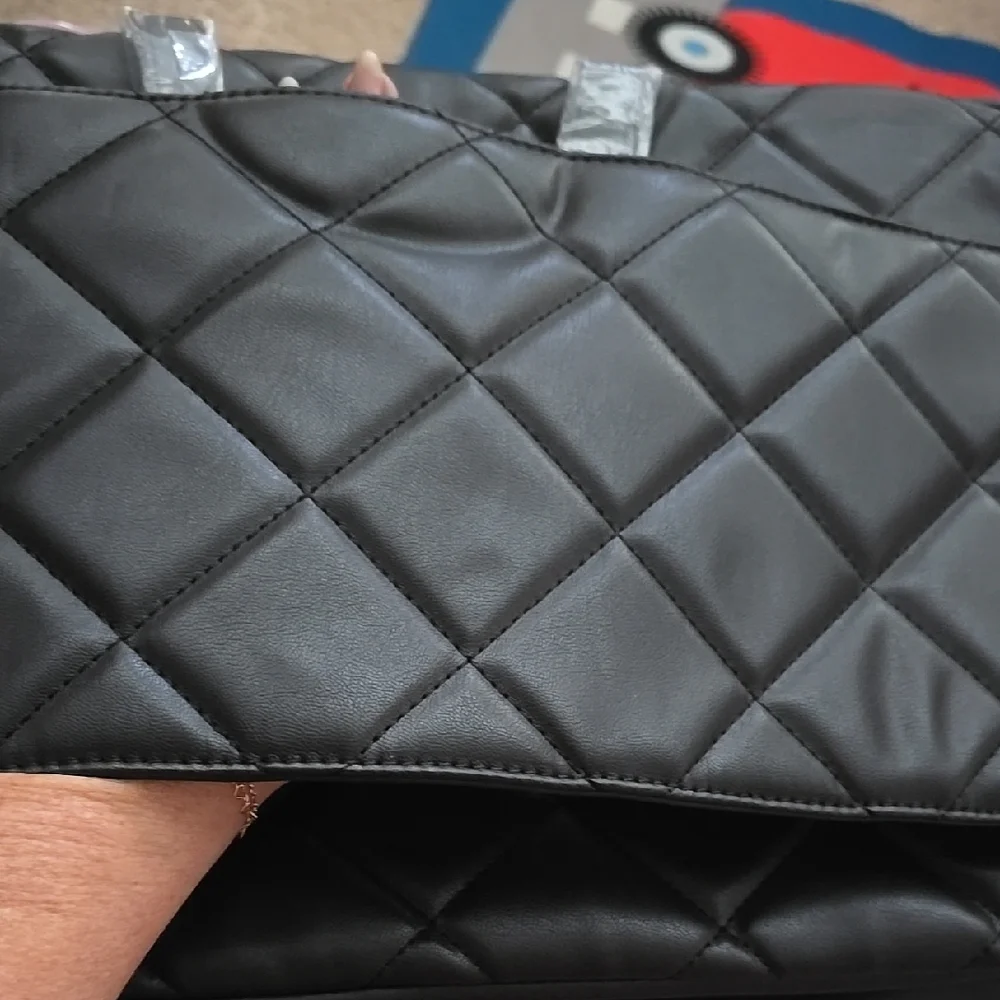 Black Quilted Travel Bag with Diamond Stitching - Picture 6 of 6